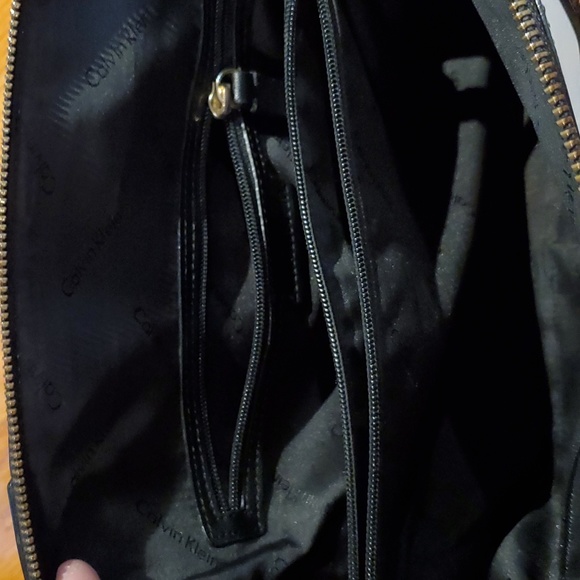 Calvin Klein bag, black/ivory/gold. Great condition, see pics, lots of pockets - Picture 10 of 15
